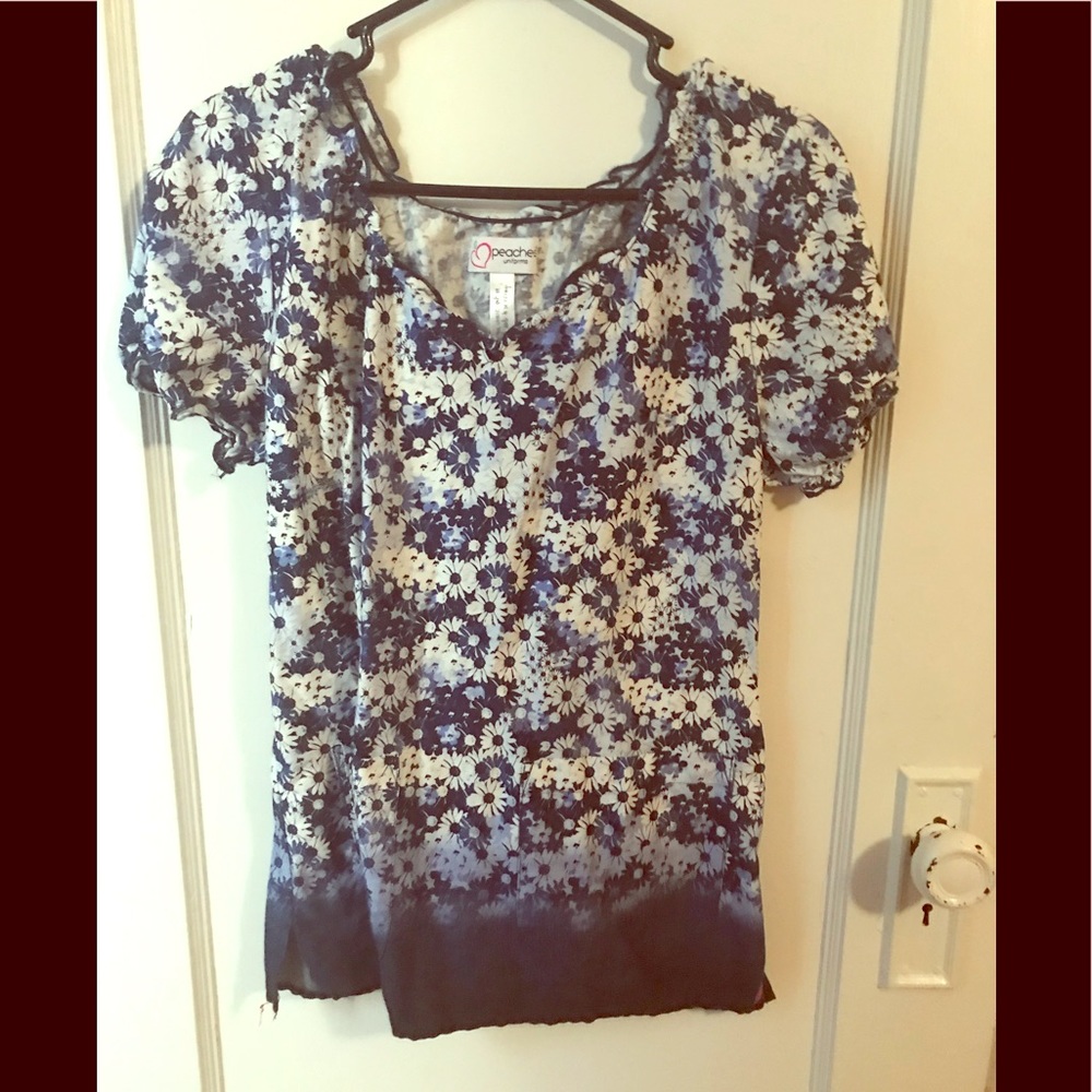 Scrub top size medium. Worn once!